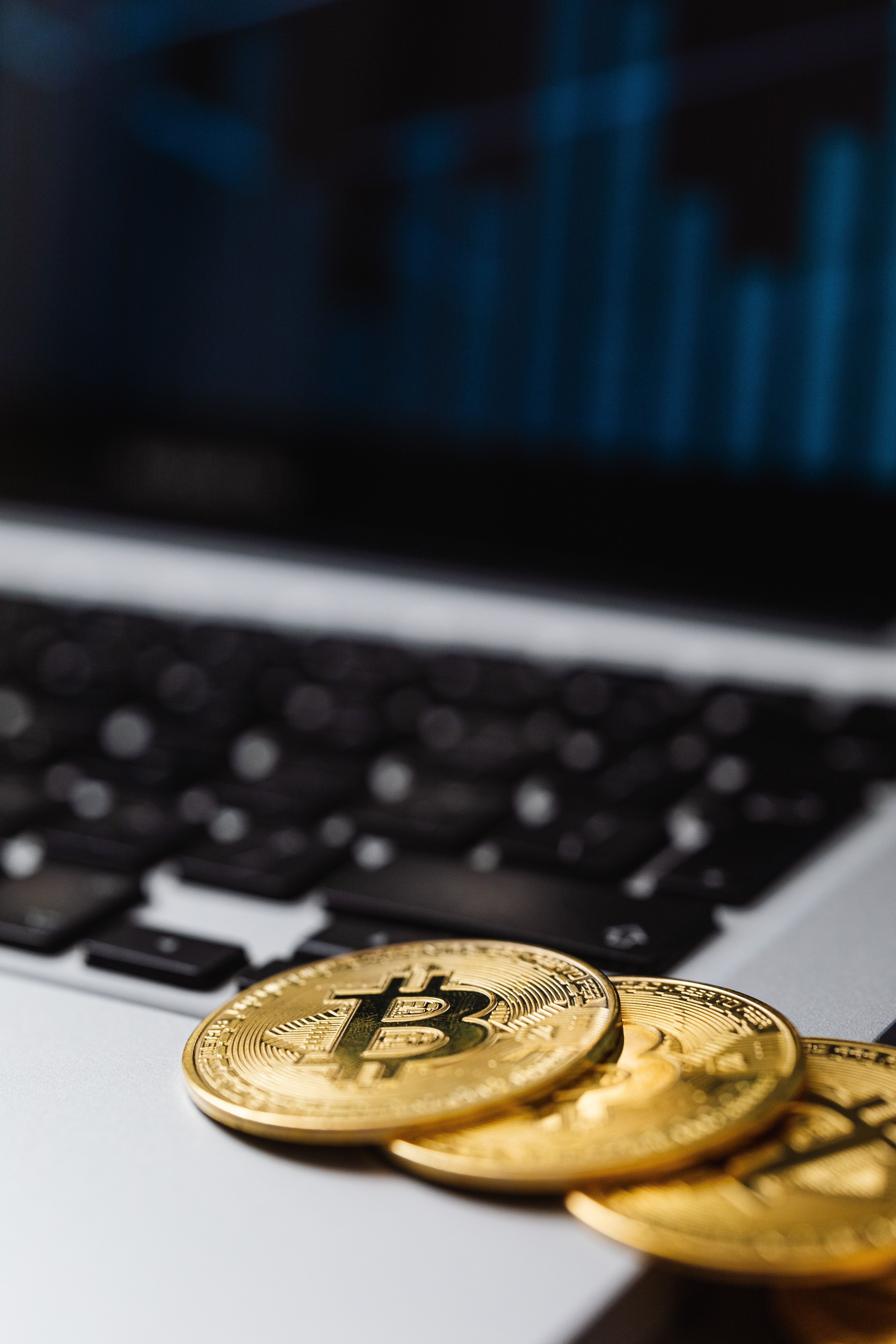 Gold Calms but Bitcoin Jumps – Which Anti-Dollar Will T