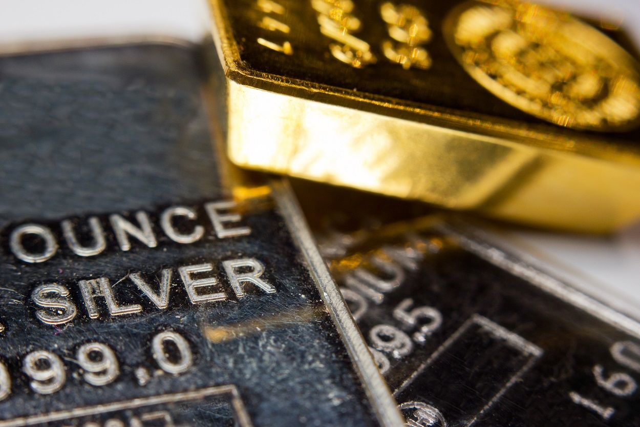 Gold Cracks 200DMA as AI Momentum Mania Faces a Fresh Warning Sign