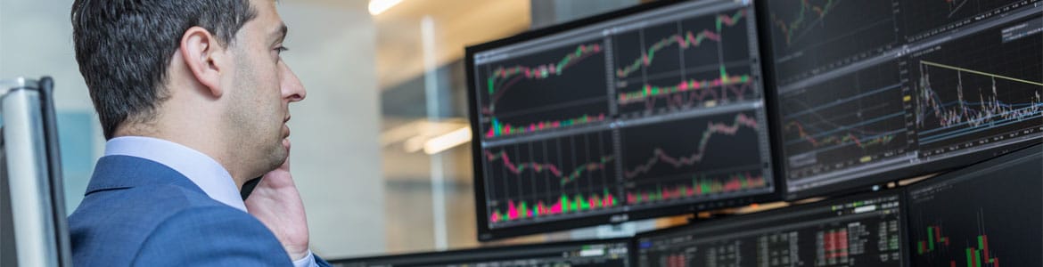 US Markets Under Pressure as Oil Hits 6‑Month High and Industry Data Surprises