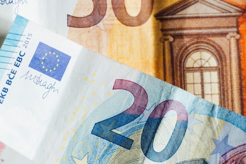 Euro Forecast: EUR/USD Tumbles Towards Yearly Low as Daily RSI Goes Oversold